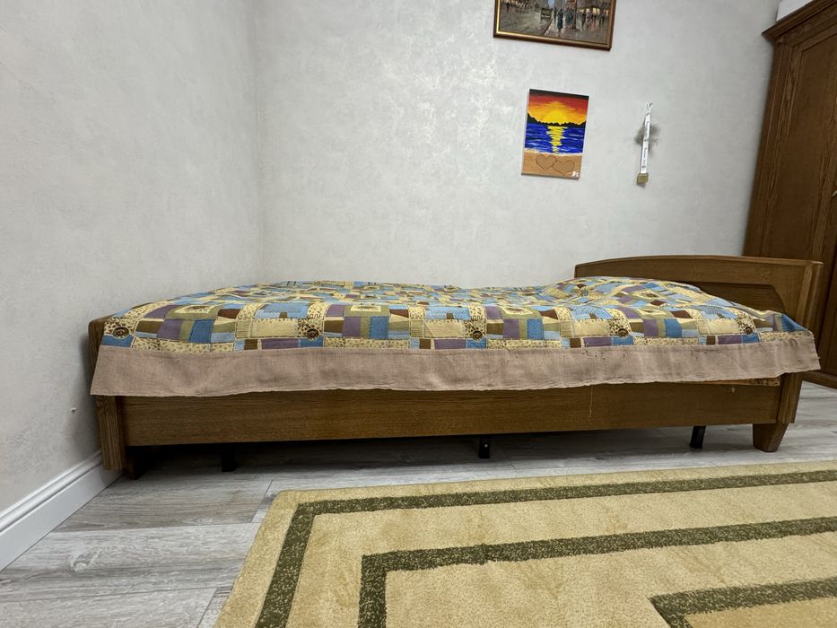 Кровать из натурального шпона