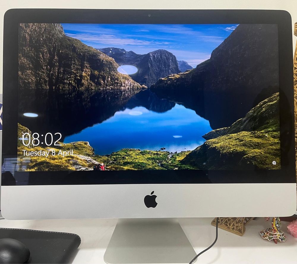 Apple iMac  21.5 inch Late 2013 i5 - 2.7 GHz * 8 GB RAM * 256 GB SSD