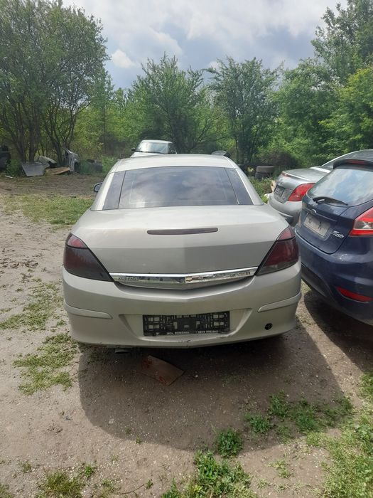 Dezmembrez Opel astra Twin Top motor 1.9 diesel cod Z19DTH an 2007