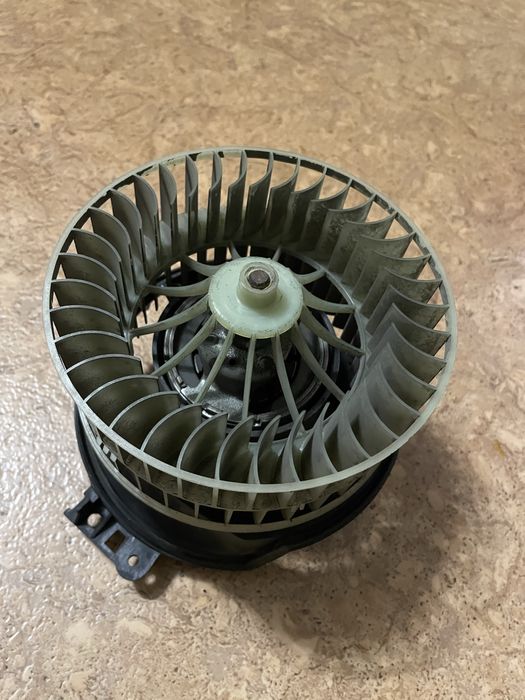 Мотор печки Mercedes 124-й