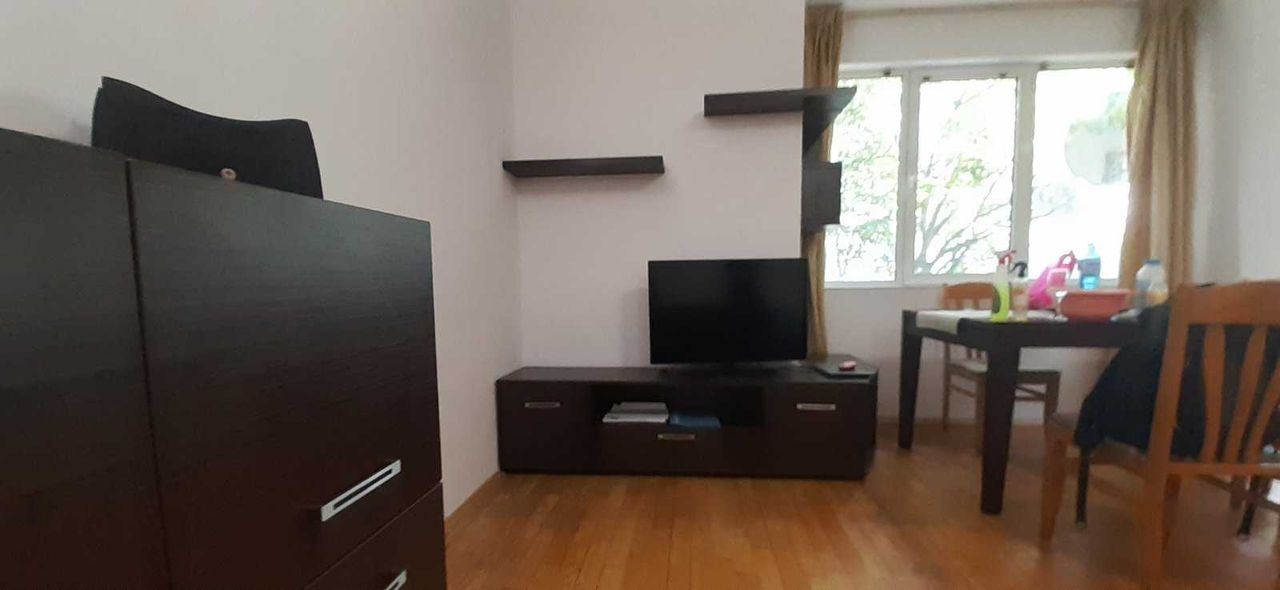 Дава се под наем Двустаен апартамент в Варна, Център - 68 кв.м за 408 € - Снимка #3