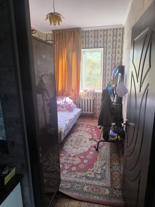 Axmad yugnakiyda 2 xona uy sotiladi