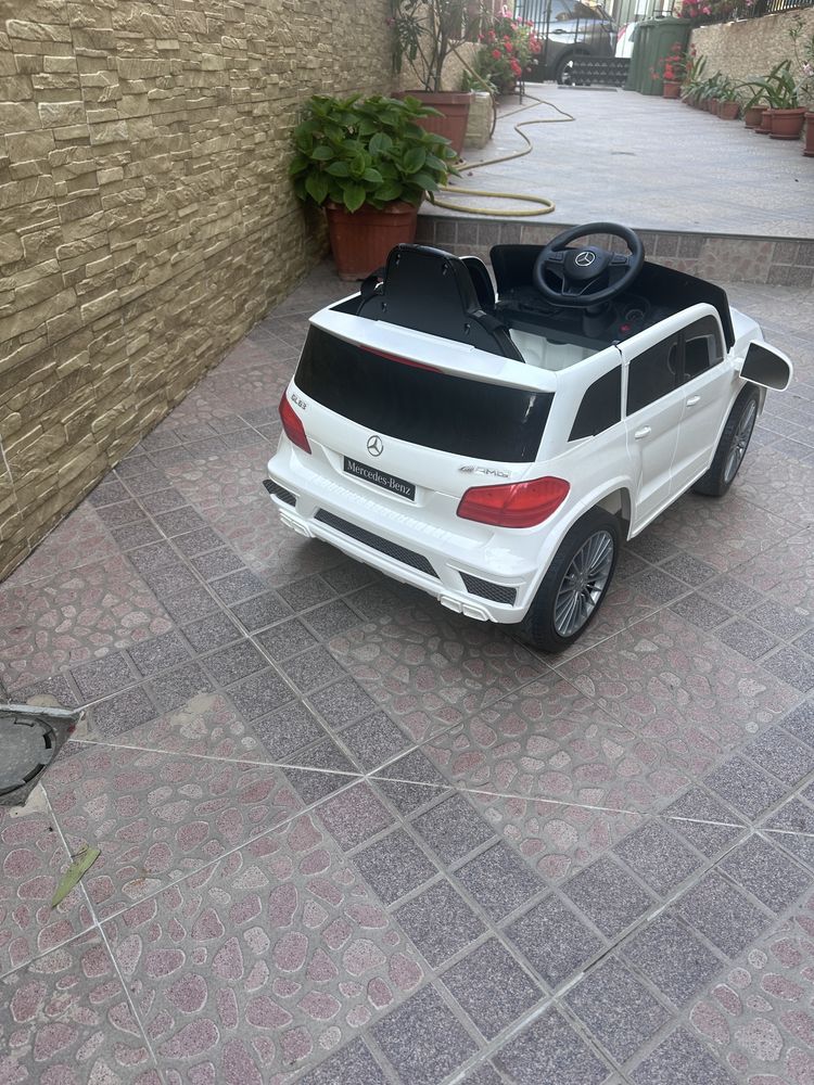Акумулаторен джип Mercedes GL63