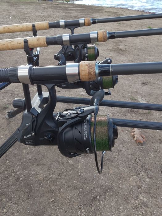 Комплект шаранджийски пръчки с макари