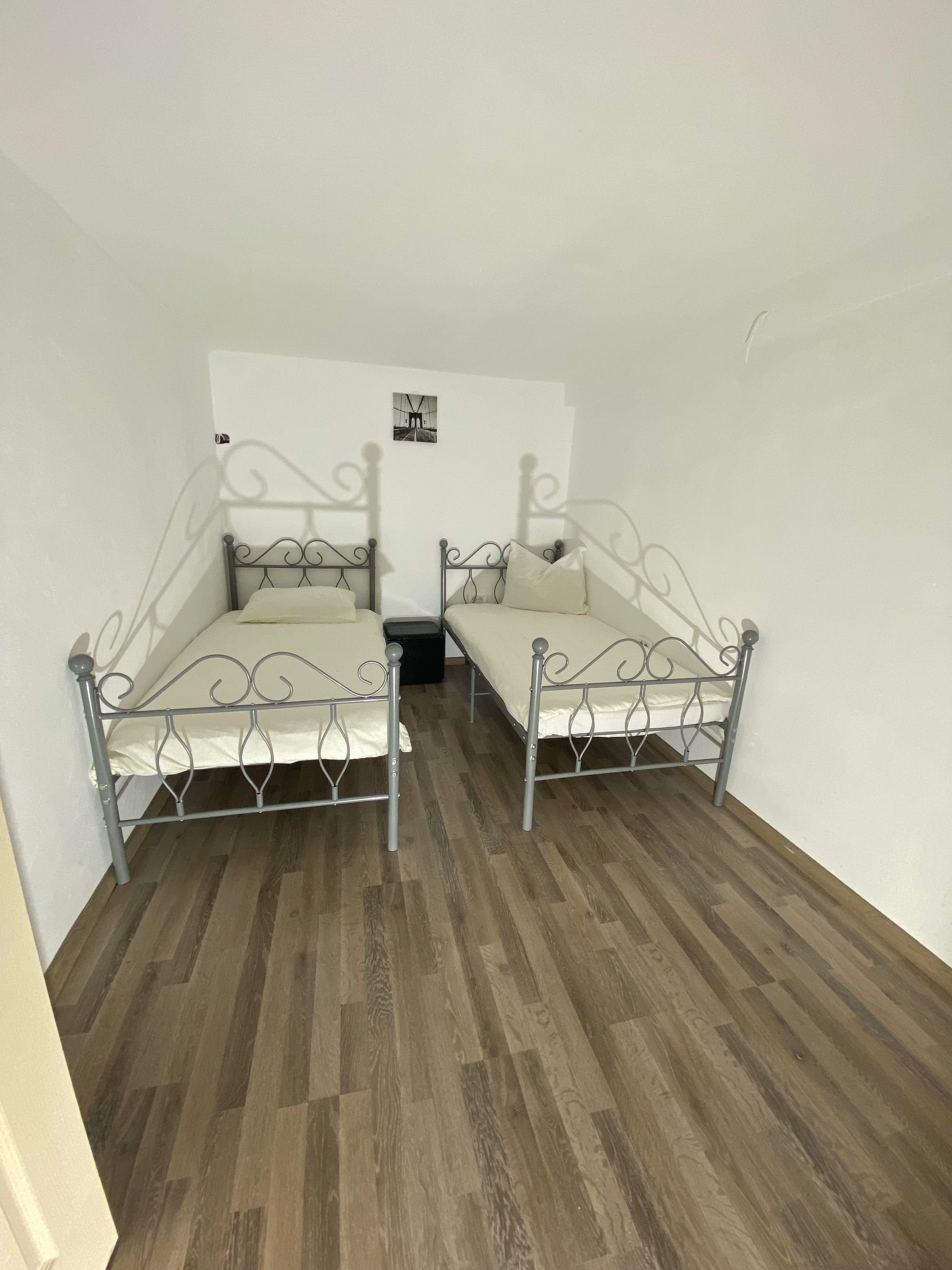 Casă de închiriat apartament 65Mp cu curte parcare gratis