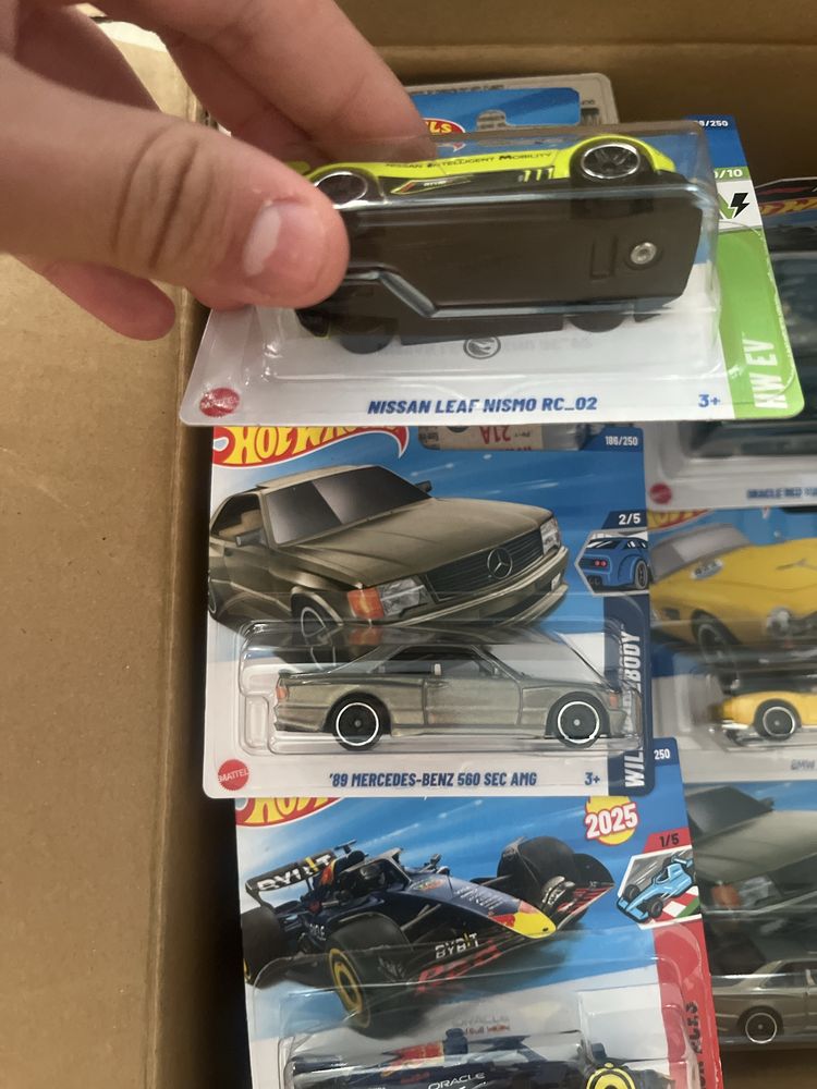 Hot wheels case J