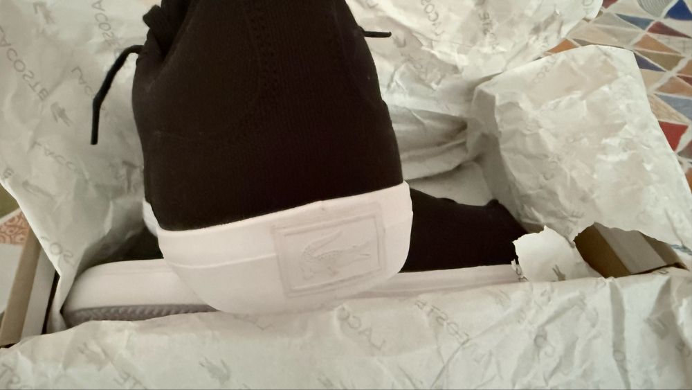 Продавам чисто нови кецове Lacoste!
