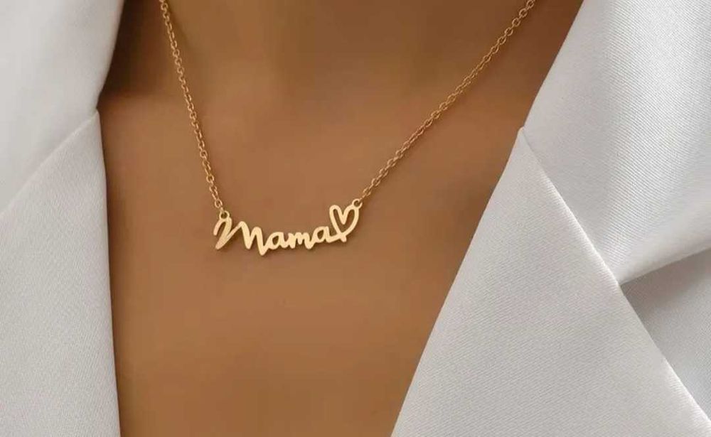 Колие с надпис Мама