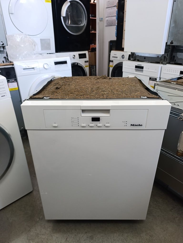 Съдомиялна Miele XXL за полу вграждане