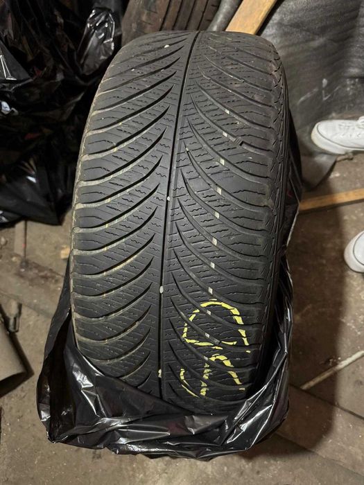 Goodyear Vector 4 Seasons 215/55/R17 all season  anvelope cauciucuri