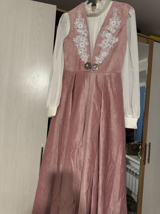 Платье с жилеткой