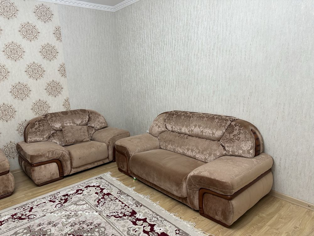Диван мягкий коричневый