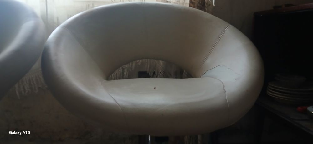 Scaune cu picior reglabil