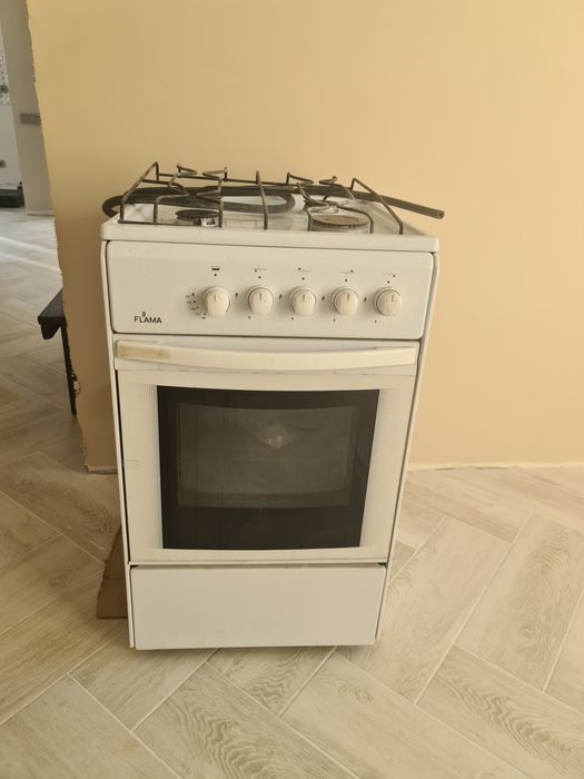 Продам газовую плиту FLAMA