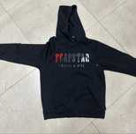 Vand hanorac trapstar negru cu rosu