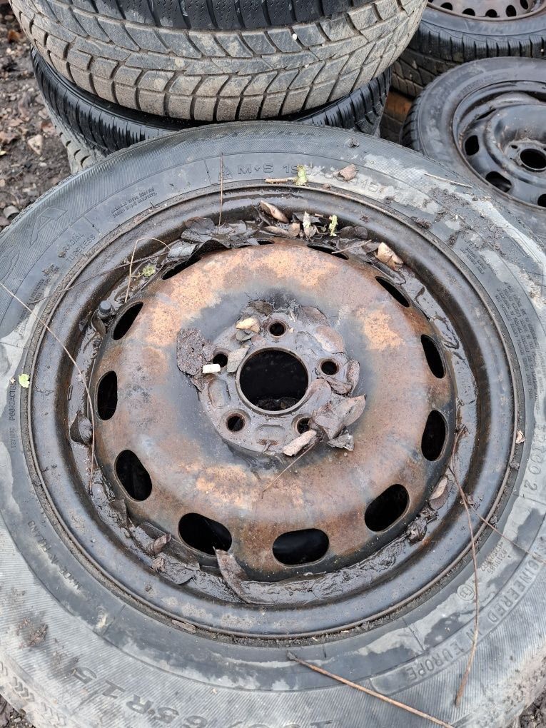 Vand 4 jante R 15 ford focus 2 au și anvelope 195 65 15 dar slabe
