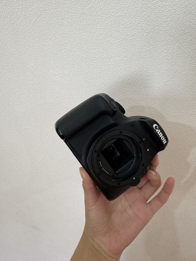 Canon eos 4000d .Обьектив 18-55.Состояние идеально