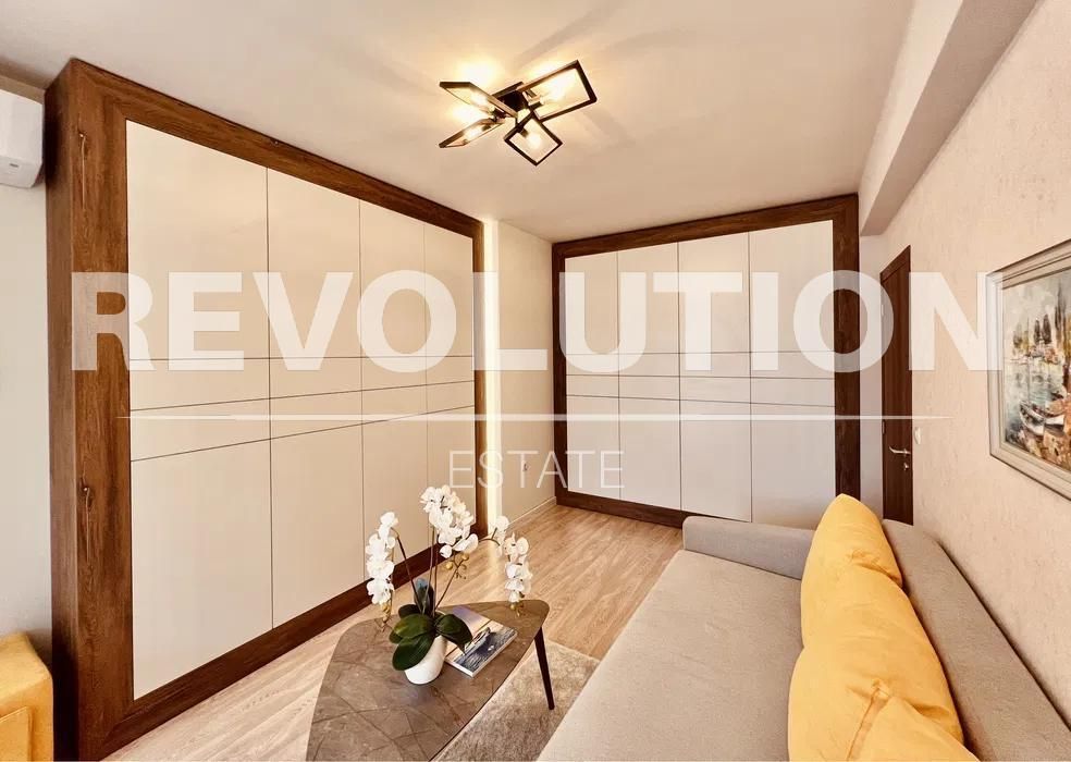 Дава се под наем Тристаен апартамент в Варна, Център - 90 кв.м за 1200 € - Снимка #3