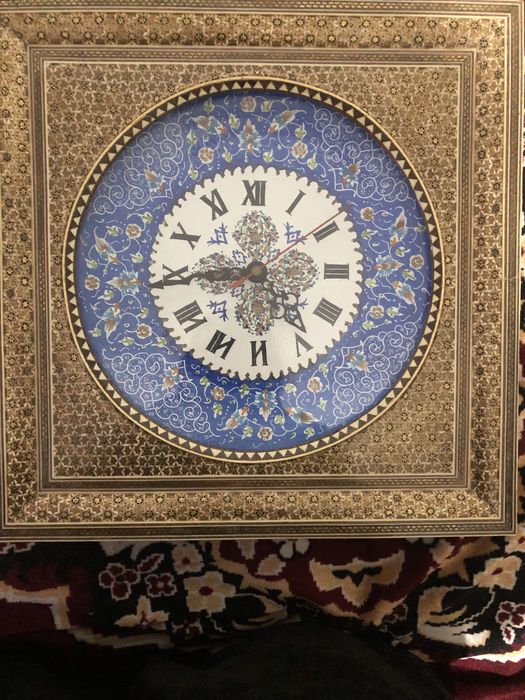 Продаются настенные часы ручной работы.