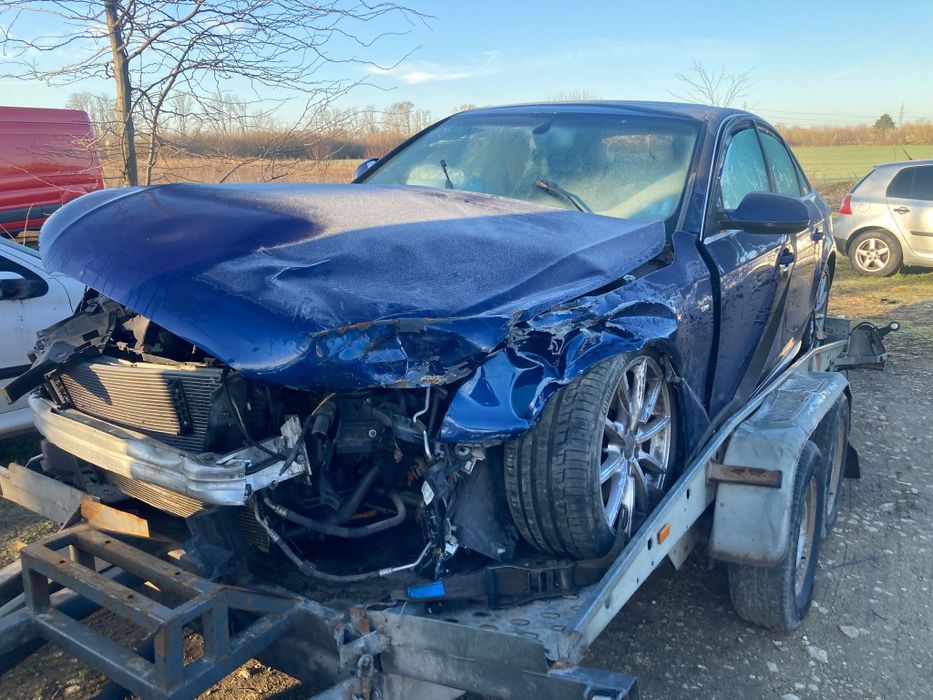 Audi a4 1.8 tfsi 2010 .audi a4 2.0tfsi an 2013 quattrodezmembrez