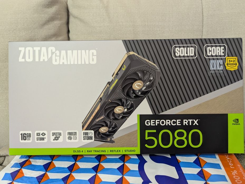 Vând placă video ZOTAC GAMING GeForce RTX 5080