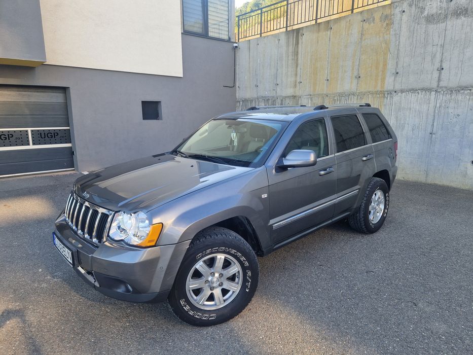 Vând Jeep Grand Cherokee