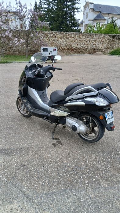 Vând scuter CF MOTO cu motor de 250 cmc