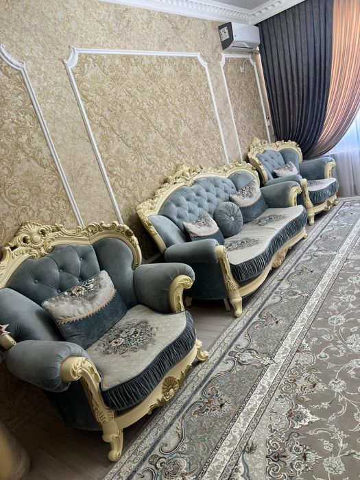 Продам уютный комплект мягкой мебели диван + кресла.