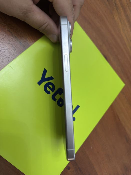 Продавам iPhone 15 Pro Max 512GB