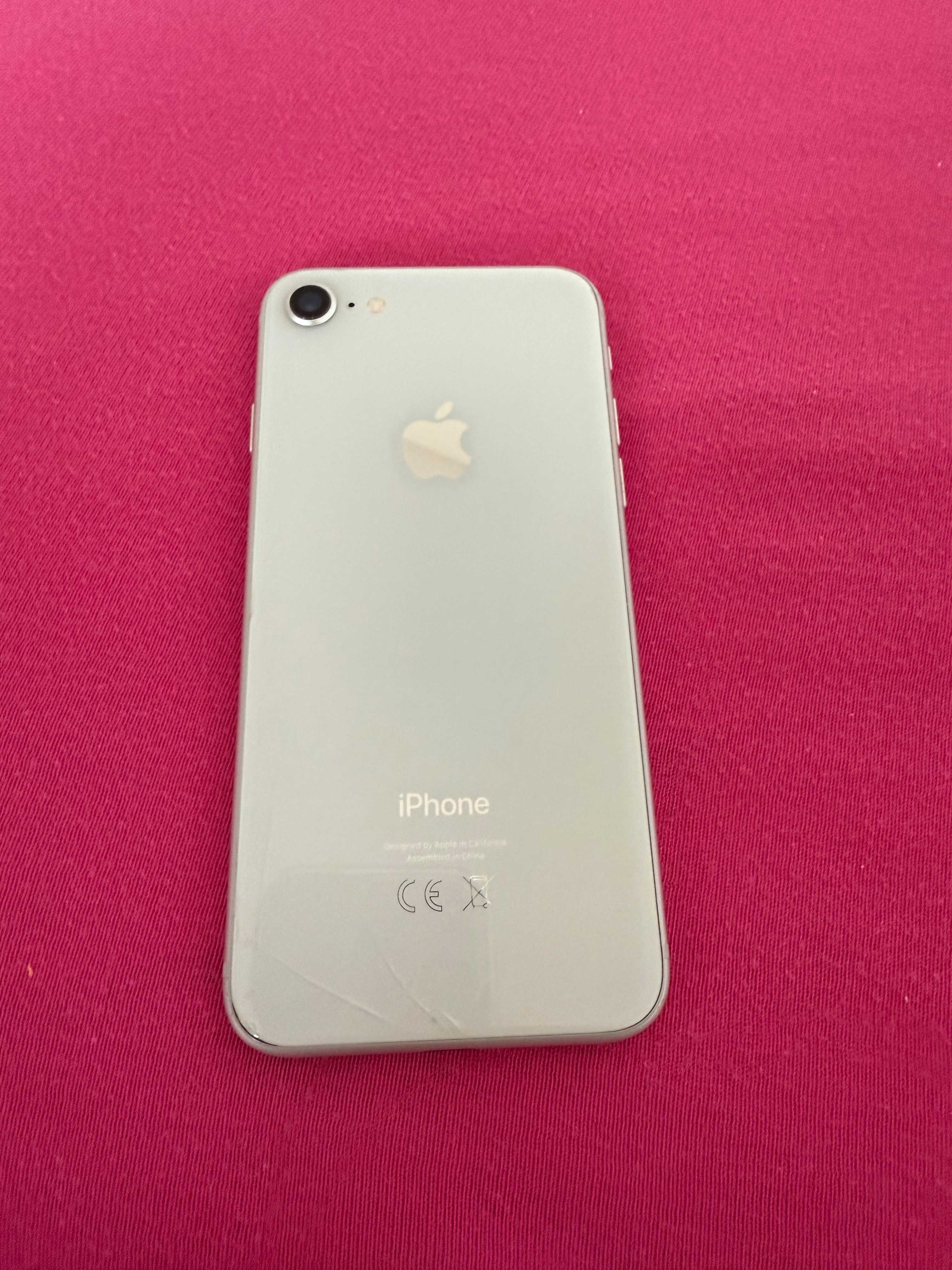 iPhone 8 64GB бял
