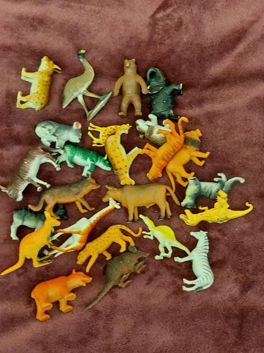 Продам фигурки животных