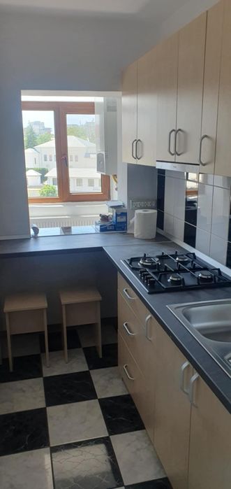 Închiriez garsoniera