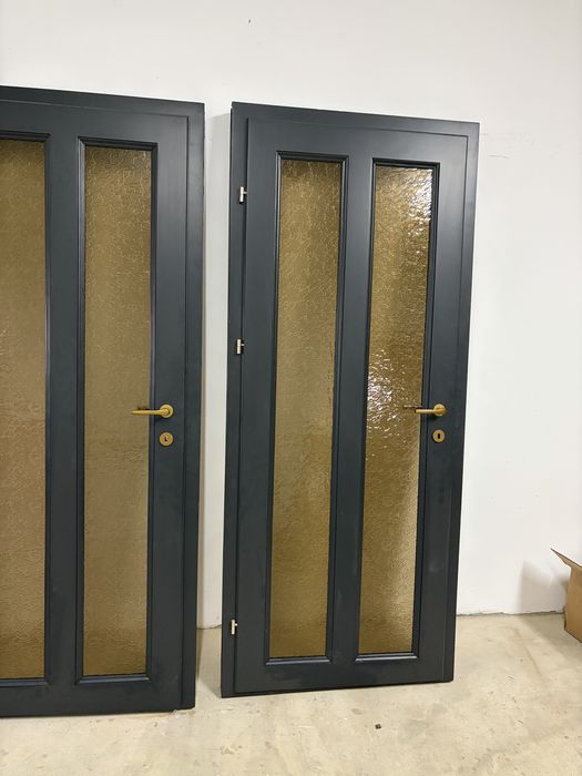 Usi din lemn strtificat