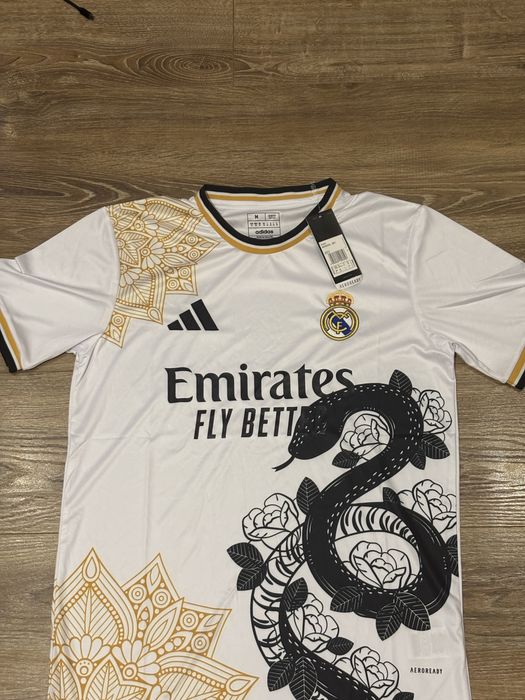 Real Madrid тениска Special Edition – размер M, чисто нова