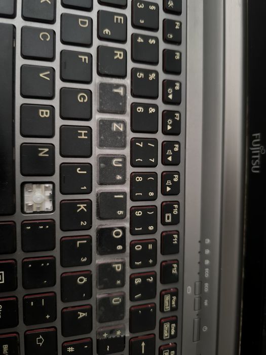 Laptop fujitsu , detalii in anunt