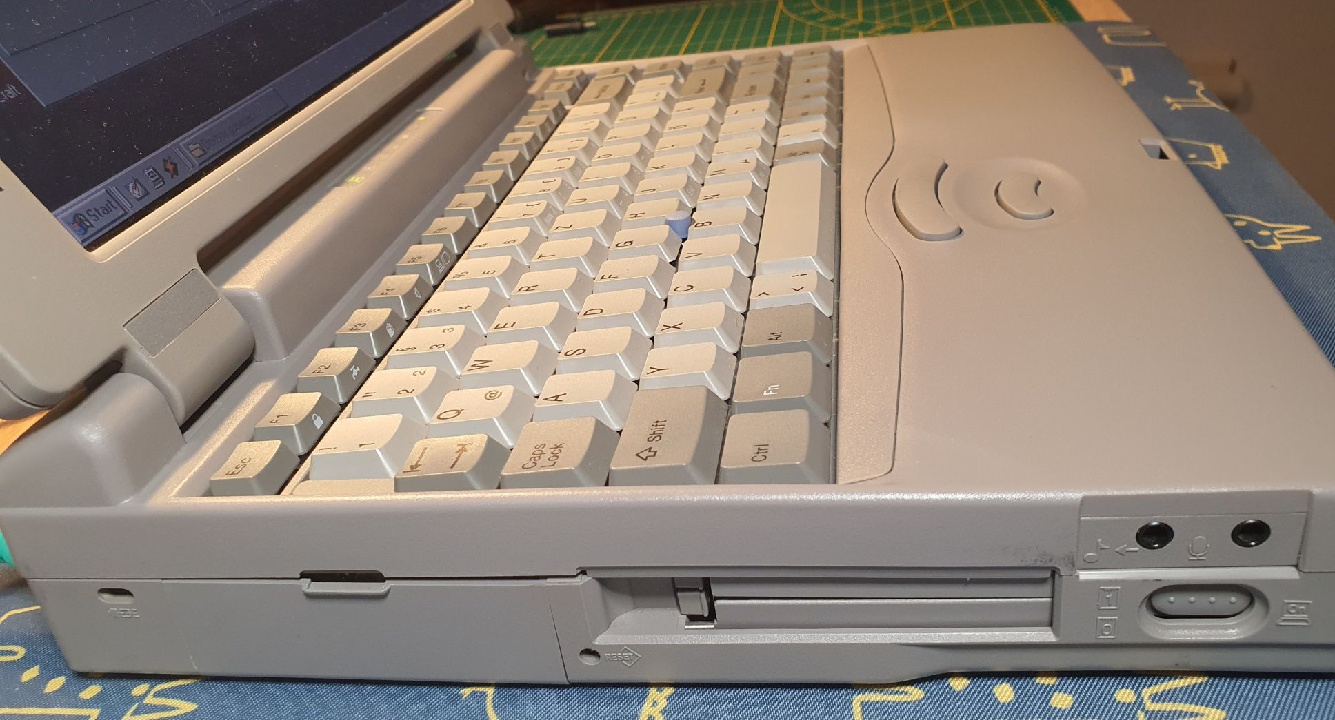 Laptop colectie retro vintage Toshiba 430CDT cu jocuri clasice