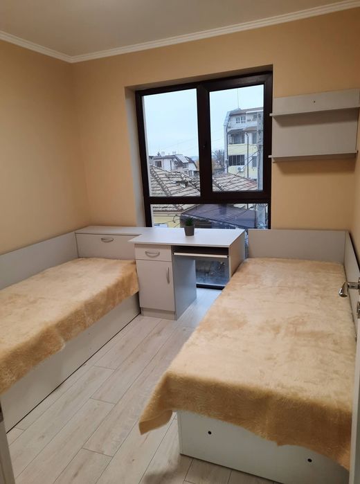 Обзавеждане за детска стая - Ъглови легла с матраци +бюро и гардероб