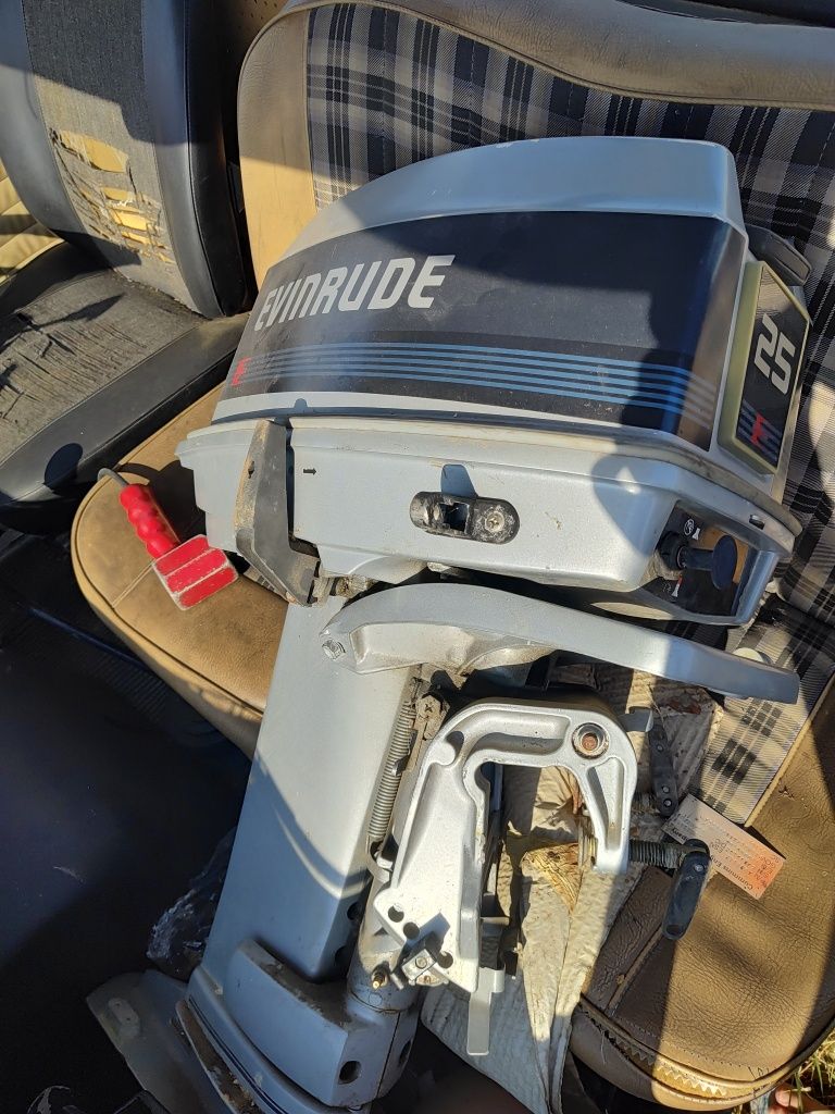 Извънбордов двигател EVINRUDE 25 к.с
