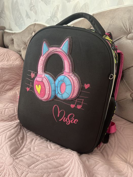 Рюкзак школьный в отличном состоянии