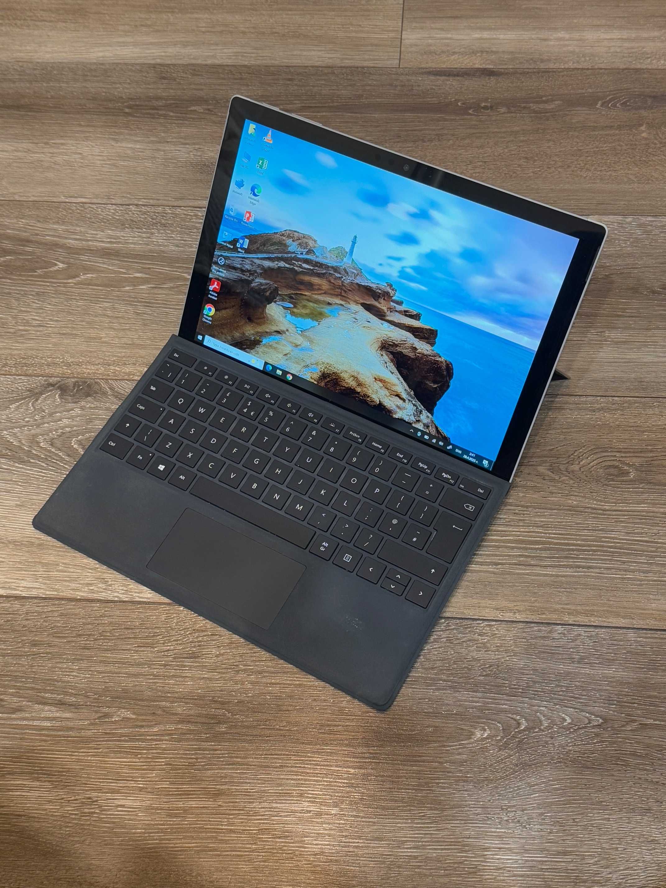 Microsoft Surface Pro 5 i5 7th/8RAM/256SSD