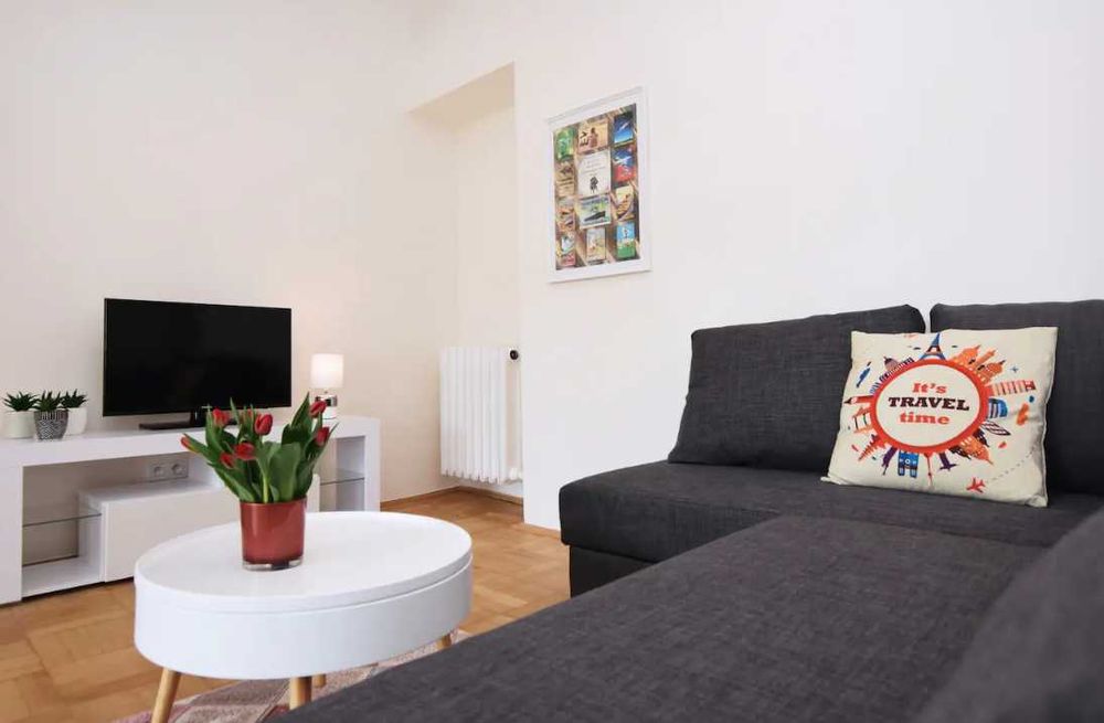 Дава се под наем Двустаен апартамент в Пловдив, Изгрев - 68 кв.м за 341.7 € - Снимка #1