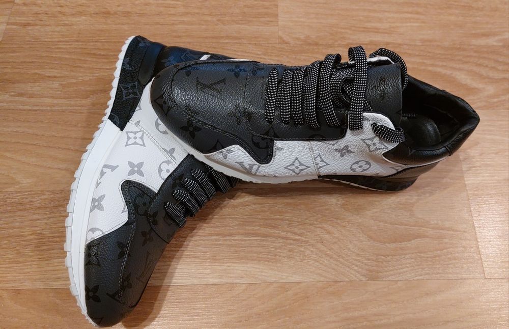 Sneakerși Louis Vuitton