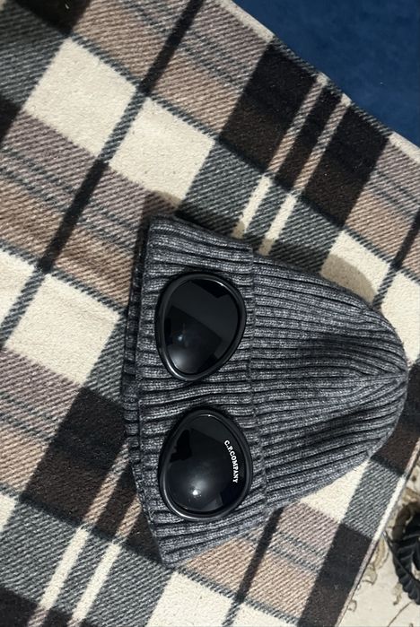продам шапку cp company