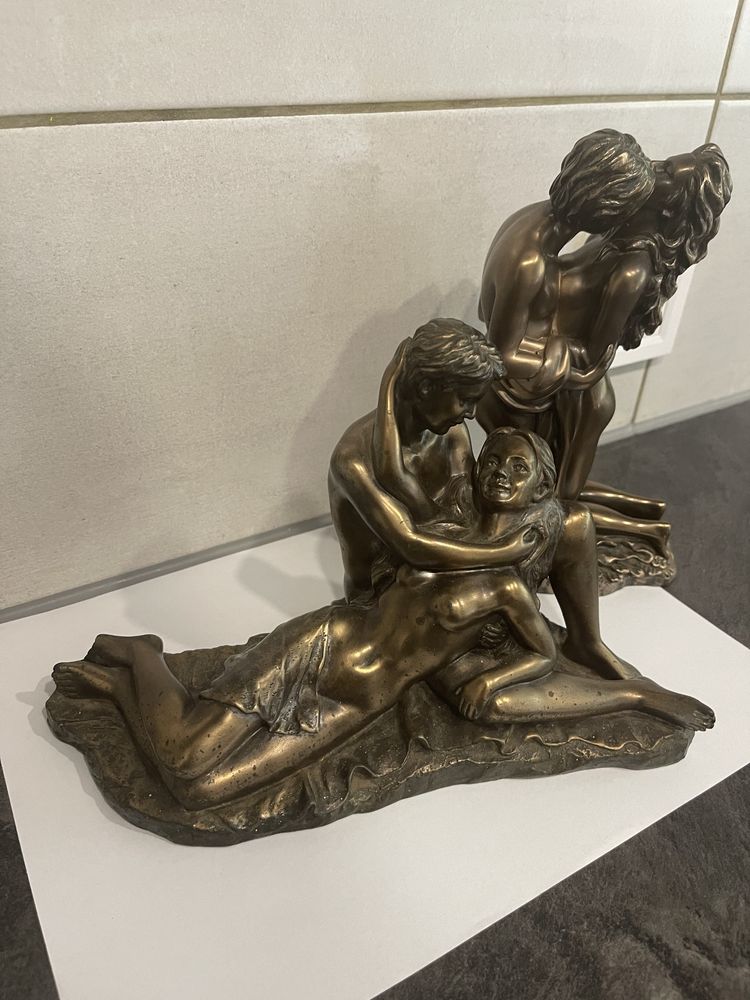 Statuete din rasina , placate  cu bronz. ( cred ) s