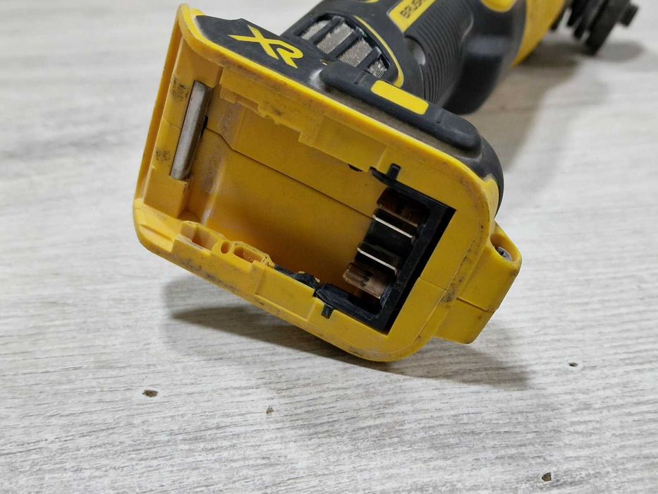 Акумулаторен ъглошлайф DeWALT DCG405