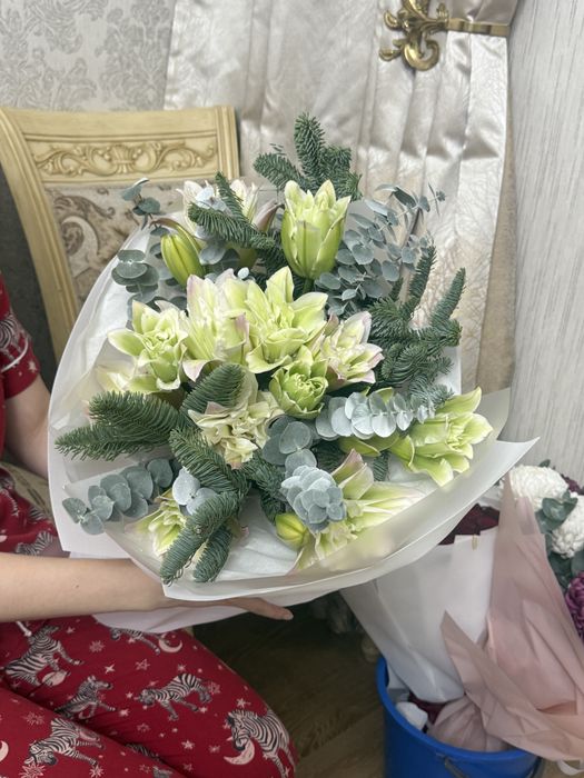 нежный и стильный букет в зимней стилистике