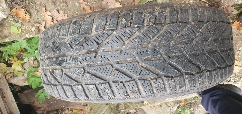 Vând cauciucuri 225 60 17
