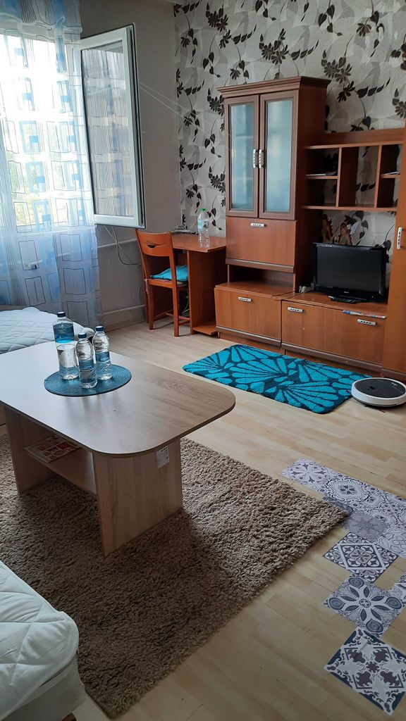 Дава се под наем Едностаен апартамент в Габрово, Център - 30 кв.м за 153 € - Снимка #2