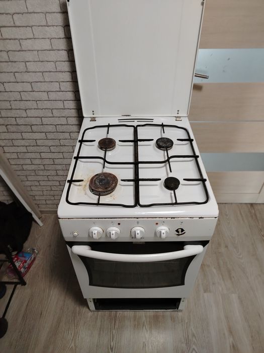 Продам газ плиту