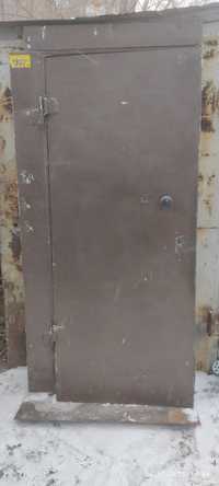 Продаю дверь железные входные двери металлические двери